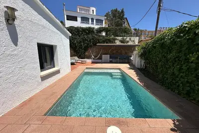 Image de Belle maison avec vue et piscine Roses