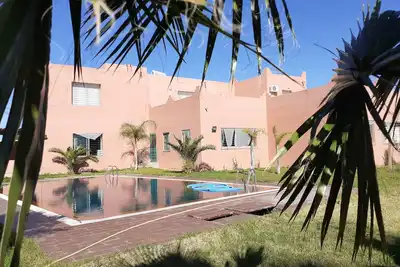 Image de Belle ferme avec piscine a débordement, dans la nature et le calme