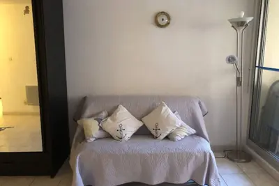 Image de T1 Bandol terrasse et parking  à 2 pas de la plage de Renecros