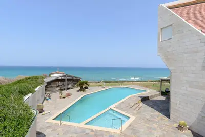 Image de Mamad Coastal Mansion Private Pool in Netanya by FeelHome