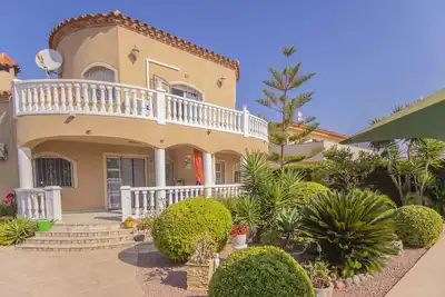 Meridian Villa Con Piscina