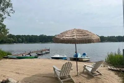 Image de Lake Front with Hot tub! Silver Lake, Clare Co. \nNew owners, many upgrades! \n