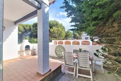 Image de Betty: Maison avec piscine communautaire située dans un quartier calme