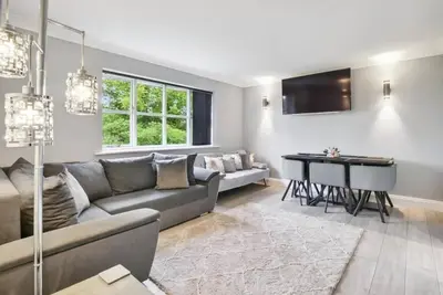 Image de This apartment is a 2 bedroom(s), 1 bathrooms, located in Knaphill, Woking.