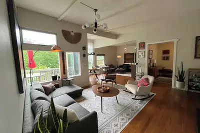 Image de Litchfield County! Cozy & quiet, newly renovated 3 bdrm home near Lake Waramaug.