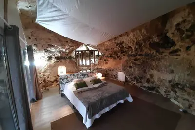 Image de Dormir et se detendre dans une grotte unique spécial amoureux en privatif total