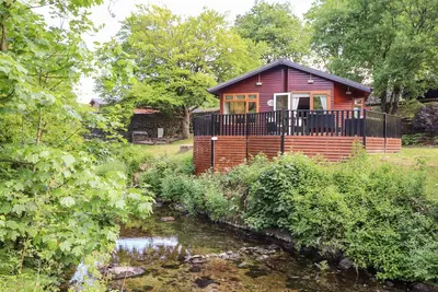Nutkins Lodge, pet friendly, with a garden in Windermere