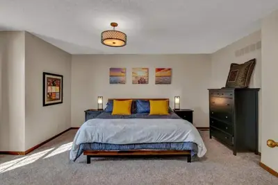 Image de Entire 3-level, 3 Brm home w/King/Queen/Twin beds