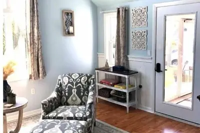 Image de Bright and Airy Beach Cottage on \"The Rock\" Humarock Beach