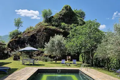 Image de 2 appartements loués ensemble avec piscine privée, restaurants à pied