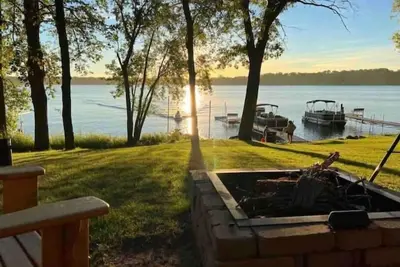 Image de Escape to our updated cozy Lakeside Cabin-great sunset views-1 hour from Cities