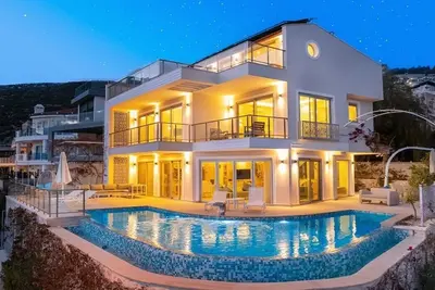 Image de Villa for 10, Superb Sea Views, Heated Pool, Sauna & Hamam. 5 Mins Walk to Sea!