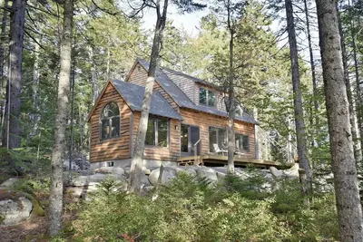 Image de New custom cabin on private cove! Gateway to Acadia! 3 acres! Family friendly!
