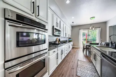 Image de S. Reno FamilyFriendly Large  Home. Close to many ski resorts including Mt. Rose