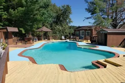 Image de Dragon In My Cabin By The Pool Jacuzzi and Sauna