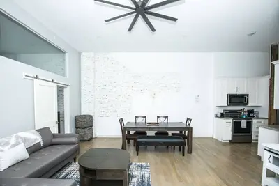 Image de Downtown Old Port 2br Loft