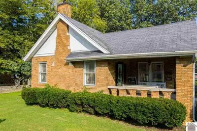 Image de Newly Remodeled Brick Home in the middle of town.