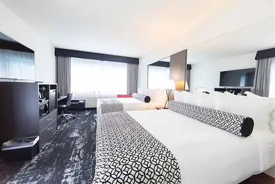 Image de Short Drive to Bing Crosby Theater! 2 Modern Units, Pet-Friendly