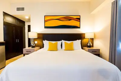 Image de Spacious 2br Suite with Full Kitchen! Rooftop Pool, Beachfront, Pet-friendly!