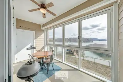 Image de #312 Pointe - 2 Bedroom Lakefront Condo at Mariners Sml