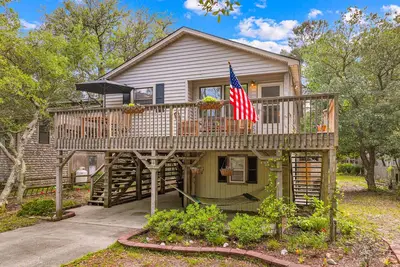 Image de Inviting dog-friendly home with hammock, deck, central Ac, W/D & Ping-Pong