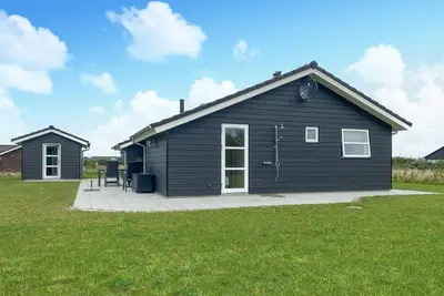 Image de Belle maison Ă Tarm avec sauna
