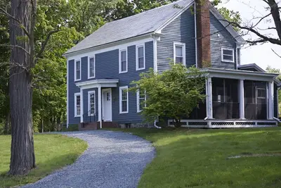 Image de Comfortably spacious modern 1840s farm house.