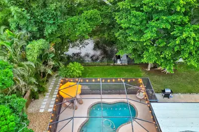 Image de Serene Lakefront Retreat | Private Dock and Pool!