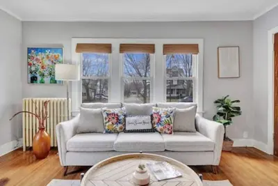 Cozy home with office walking distance to beach