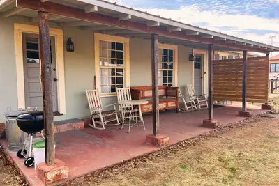 Image de The Starlight at Casa Hermosa, Gaze At Sleeping Lion Mountain From Your Porch!