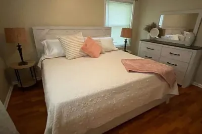 Image de Home in Davison 3br 1ba + King Bd + Pool Table