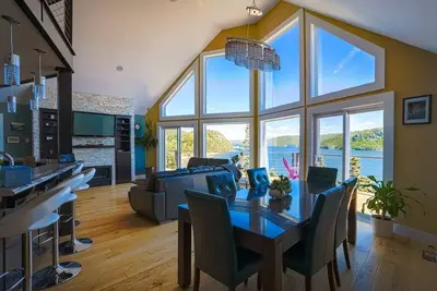 Image de The Cliff House-Luxury Chalet with Hot Tub / View