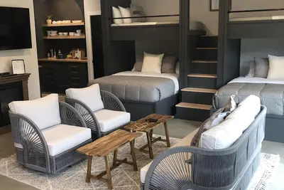 Image de Lux Vineyard Escapes-Stylish Modern Bunkhouse