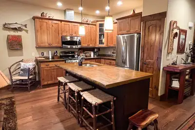 Image de Lakeview Cabin Condo with Balcony Hot Tub