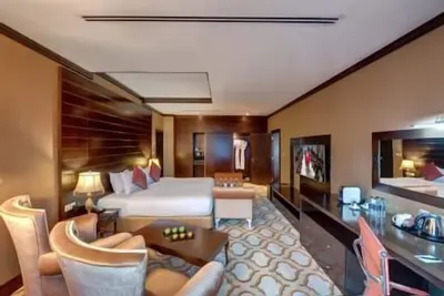 Image de Two Bedroom Apartment Near Damac Cresent Towers A By Luxury Bookings