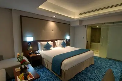 Image de Suite Room Near Shoppers Market By Luxury Bookings