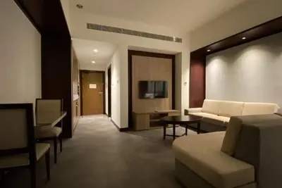 Image de Two Bedroom Suite Near American Hospital By Luxury Bookings