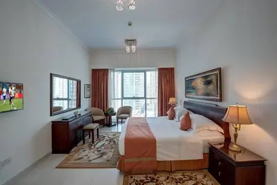 Image de Two Bedroom Apartment Near Marina Scape Mall By Luxury Bookings