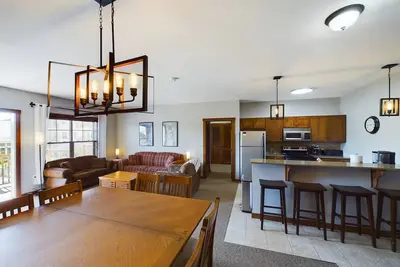 Image de Soaring Eagle! Ski-in/Ski-out Luxury Condo. Garage, Community Hot Tubs, Gym.