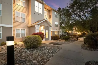 Image de Two Captivating Units! Traverse Fleischmann Planetarium and Science Center!