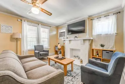 Image de Near Shopping & Dining- Magic in Midtown- 2 Units