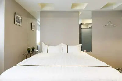 Image de 【Mrt 5 Bedrooms Apartment in center of Taipei】Mrt in 1 min. Monthly stay only.