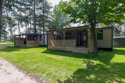 Image de chalet moderne avec salle de bain de luxe
