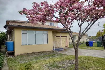 Image de Nice 4br/3bath house unit walk to Del Norte Bart