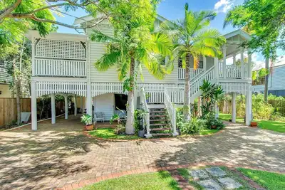 Image de Classic Queenslander Close to City cat and Hawthorne Rd Shops & Restaurants hub