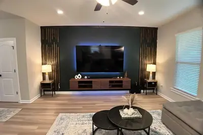 Image de Morden New Home in Heart of Lafayette