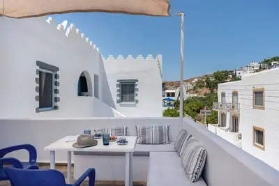 Appartement dans un hôtel \"Pico Bello Patmos 30\" avec vue sur la mer, terrasse privée et Wi-Fi