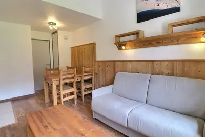 Charmant 2 pièces à La Tania, skis aux pieds, 4 pers, balcon, proches commodités