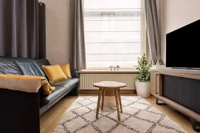 Image de 3br Urban Haven in Antwerp