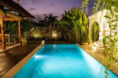 Image de Villa Innerbloom stylish 2 Br with large pool and garden